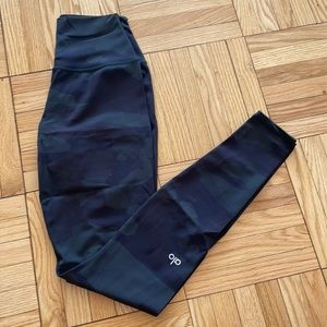 ALO Yoga camo Black Leggings